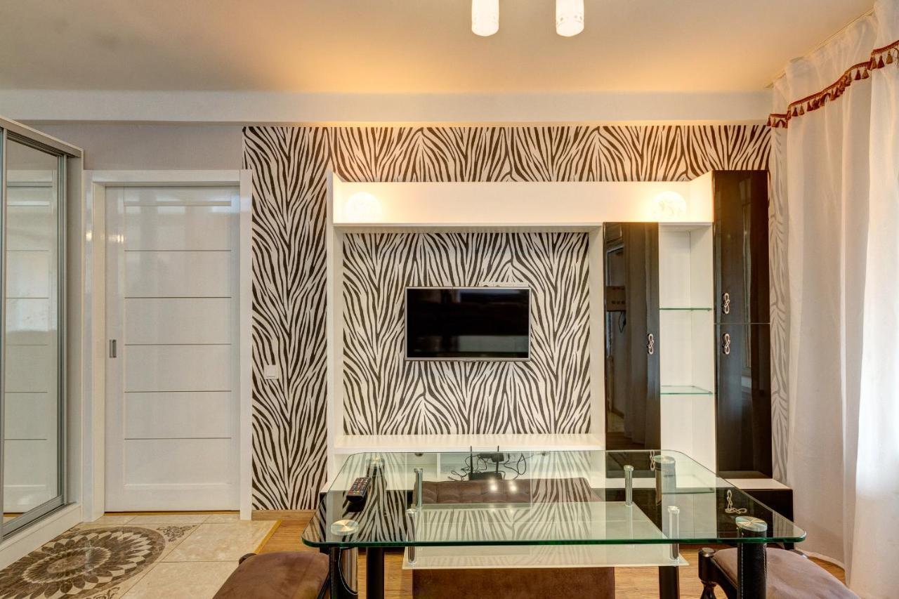 Excellent Apartment Druzhby Narodov Boulevard 3A. Lybedskaya Metro Station Kiev Dış mekan fotoğraf