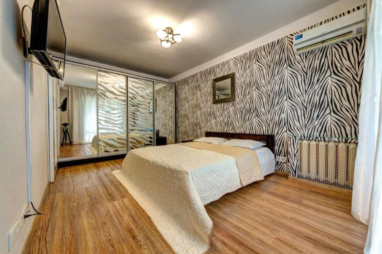Excellent Apartment Druzhby Narodov Boulevard 3A. Lybedskaya Metro Station Kiev Dış mekan fotoğraf